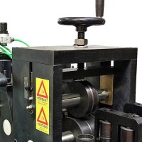 Richtmaschine-2-Praegerolle-Mittelkerbe